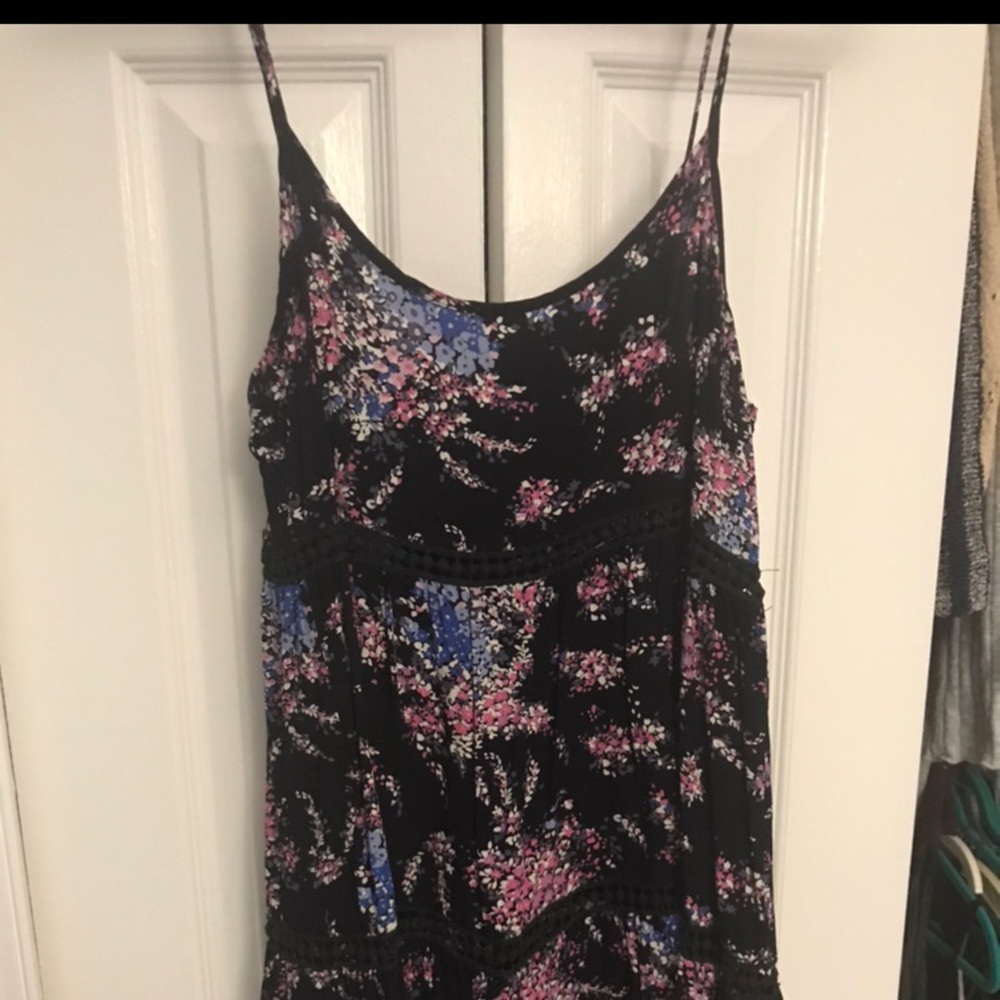 Super cute flowy dress with blue and pink flowers!